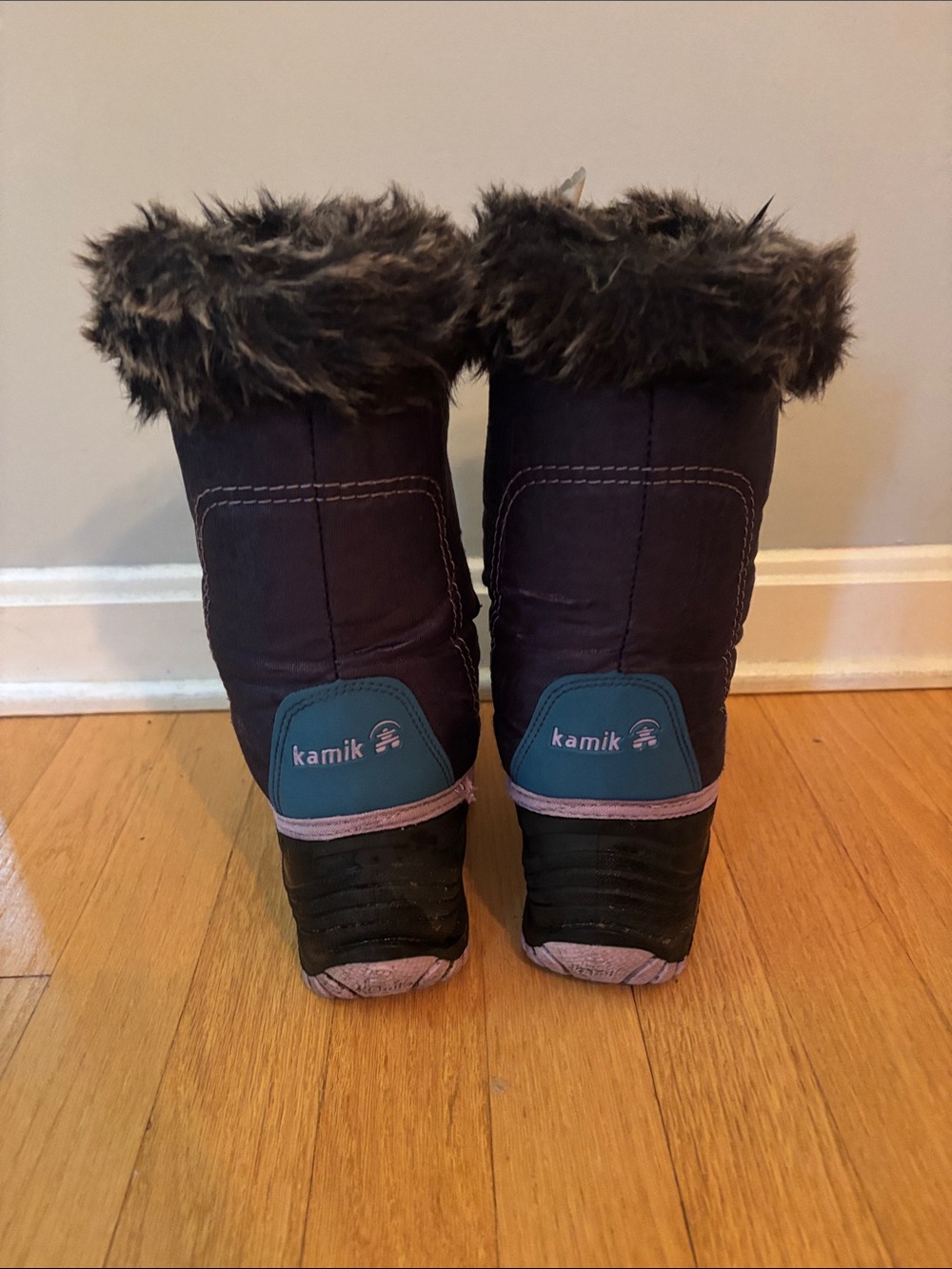 Kamik Girls Purple Snow Boots with Faux Fur Collar-Size 1. Very good condition!